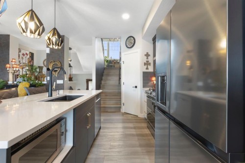 255 Heritage Heights, Cochrane, AB - Indoor Photo Showing Kitchen With Upgraded Kitchen