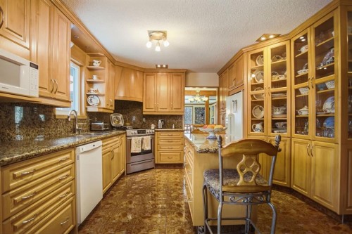 242016 White Post Lane, Rural Foothills County, AB - Indoor Photo Showing Kitchen