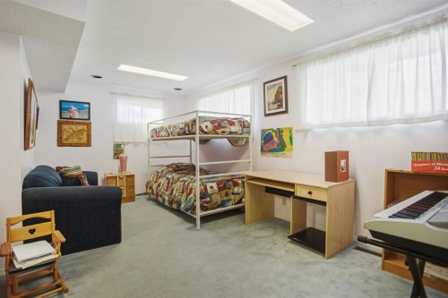 242016 White Post Lane, Rural Foothills County, AB - Indoor Photo Showing Bedroom