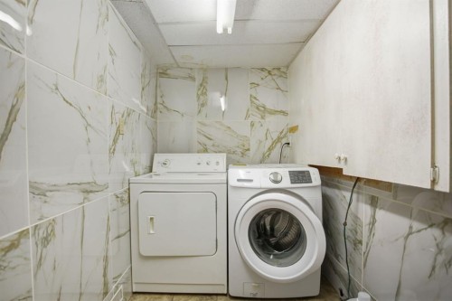 242016 White Post Lane, Rural Foothills County, AB - Indoor Photo Showing Laundry Room
