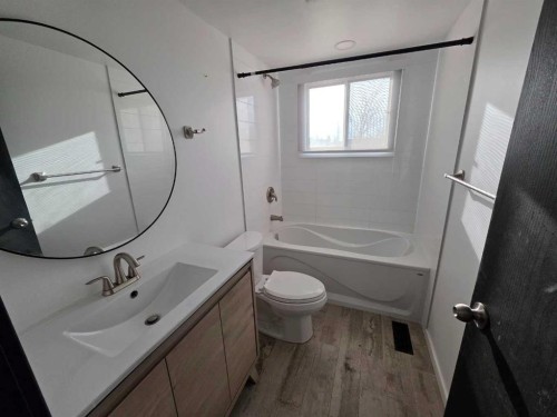59 Brookpark Crescent Sw, Calgary, AB - Indoor Photo Showing Bathroom