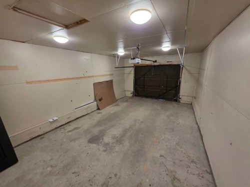 59 Brookpark Crescent Sw, Calgary, AB - Indoor Photo Showing Garage