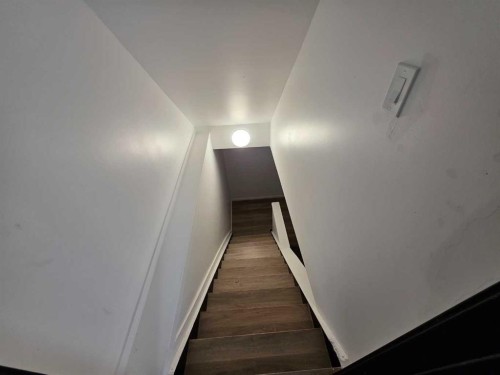 59 Brookpark Crescent Sw, Calgary, AB - Indoor Photo Showing Other Room