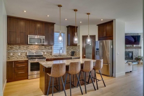3529 40 Street Sw, Calgary, AB - Indoor Photo Showing Kitchen With Stainless Steel Kitchen With Upgraded Kitchen