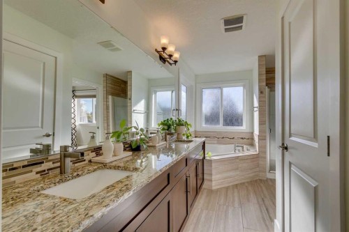 3529 40 Street Sw, Calgary, AB - Indoor Photo Showing Bathroom