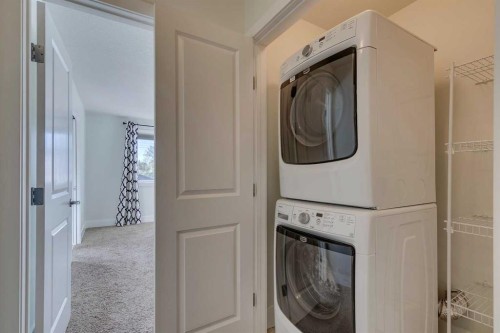 3529 40 Street Sw, Calgary, AB - Indoor Photo Showing Laundry Room