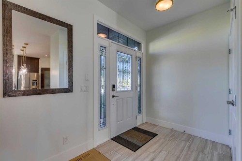 3529 40 Street Sw, Calgary, AB - Indoor Photo Showing Other Room