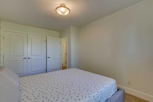 3529 40 Street Sw, Calgary, AB - Indoor Photo Showing Bedroom
