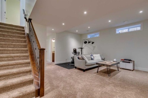 3529 40 Street Sw, Calgary, AB - Indoor Photo Showing Other Room