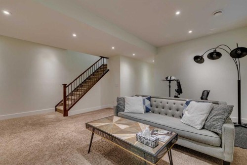 3529 40 Street Sw, Calgary, AB - Indoor