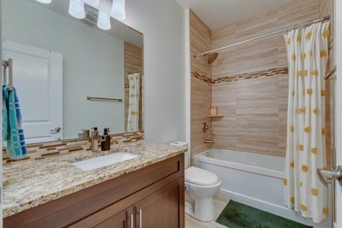 3529 40 Street Sw, Calgary, AB - Indoor Photo Showing Bathroom
