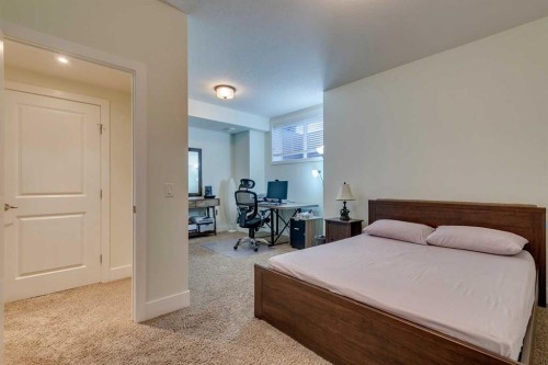 3529 40 Street Sw, Calgary, AB - Indoor Photo Showing Bedroom