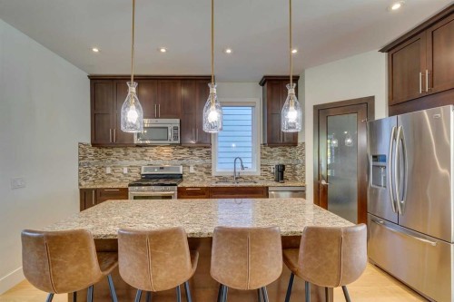 3529 40 Street Sw, Calgary, AB - Indoor