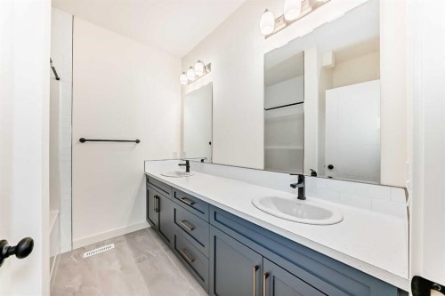 2006 37 Street Se, Calgary, AB - Indoor Photo Showing Bathroom