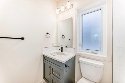 2006 37 Street Se, Calgary, AB - Indoor Photo Showing Bathroom