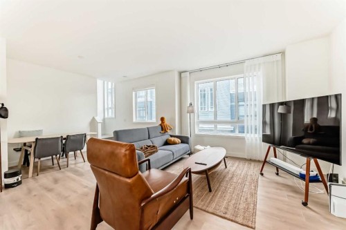 505-857 Belmont Drive Sw, Calgary, AB - Indoor Photo Showing Living Room