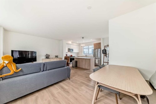 505-857 Belmont Drive Sw, Calgary, AB - Indoor Photo Showing Living Room