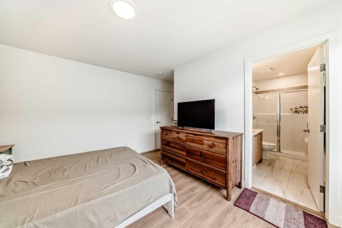 505-857 Belmont Drive Sw, Calgary, AB - Indoor Photo Showing Bedroom