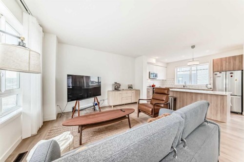 505-857 Belmont Drive Sw, Calgary, AB - Indoor Photo Showing Living Room