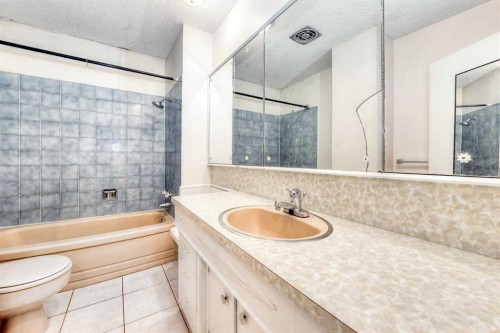 6729 Leeson Court Sw, Calgary, AB - Indoor Photo Showing Bathroom