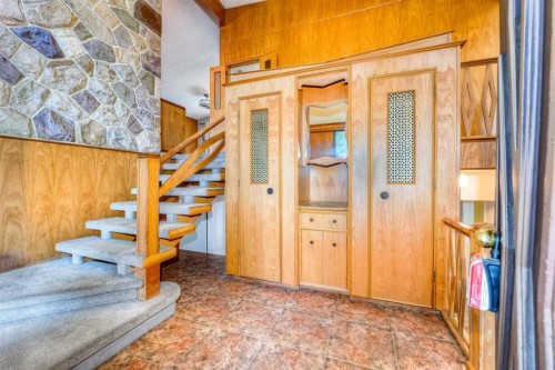 6729 Leeson Court Sw, Calgary, AB - Indoor Photo Showing Other Room