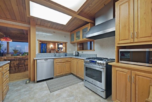 16102 273 Avenue East, Rural Foothills County, AB - Indoor Photo Showing Kitchen