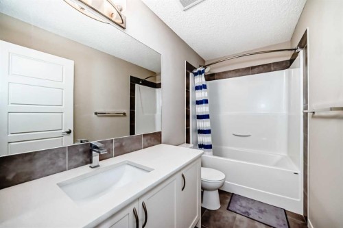 621 Nolanlake Villas Nw, Calgary, AB - Indoor Photo Showing Bathroom