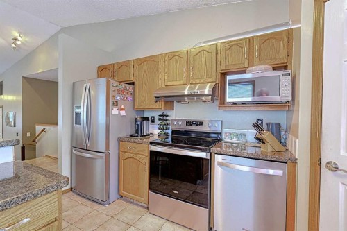 102 Coventry Crescent Ne, Calgary, AB - Indoor Photo Showing Kitchen