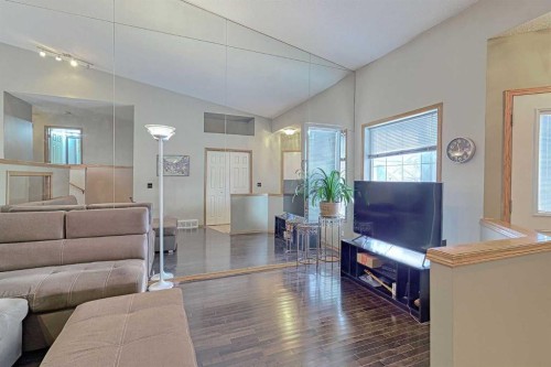 102 Coventry Crescent Ne, Calgary, AB - Indoor