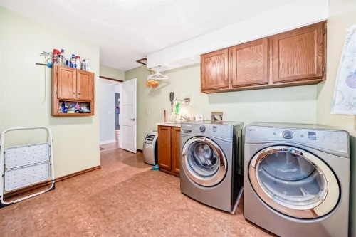 19 Mchugh Place Ne, Calgary, AB - Indoor Photo Showing Laundry Room