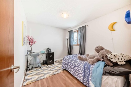 19 Mchugh Place Ne, Calgary, AB - Indoor Photo Showing Bedroom