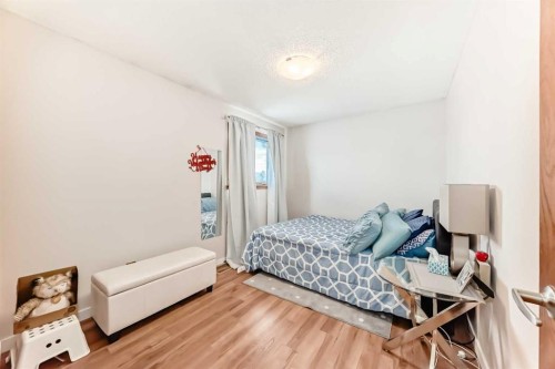 19 Mchugh Place Ne, Calgary, AB - Indoor Photo Showing Bedroom