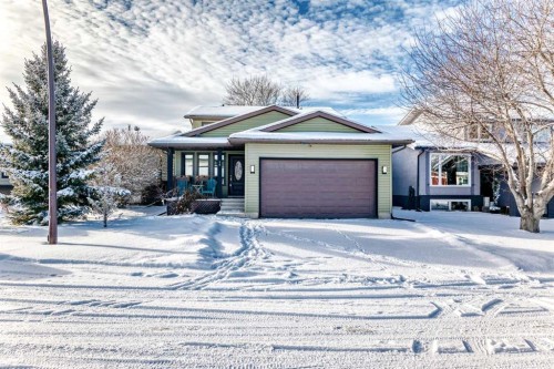 19 Mchugh Place Ne, Calgary, AB - Outdoor With Facade