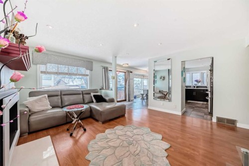 19 Mchugh Place Ne, Calgary, AB - Indoor Photo Showing Living Room