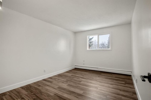 5-2319 19 Street, Nanton, AB - Indoor Photo Showing Other Room