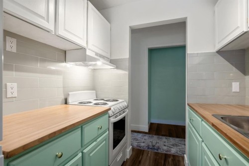 5-2319 19 Street, Nanton, AB - Indoor Photo Showing Kitchen