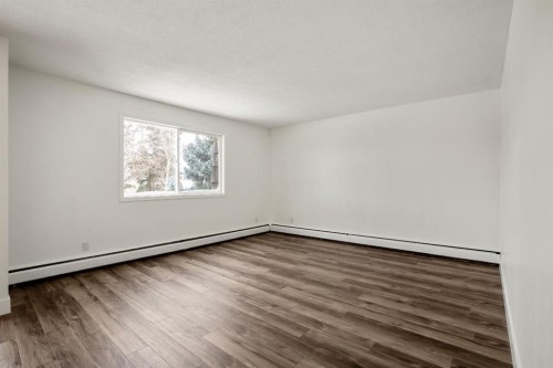 5-2319 19 Street, Nanton, AB - Indoor Photo Showing Other Room