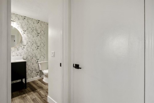 5-2319 19 Street, Nanton, AB - Indoor Photo Showing Other Room