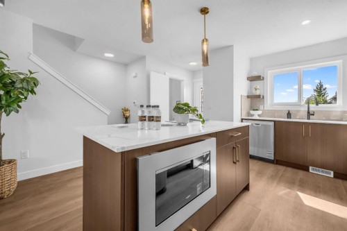 604 Clover Road, Carstairs, AB - Indoor Photo Showing Kitchen With Upgraded Kitchen