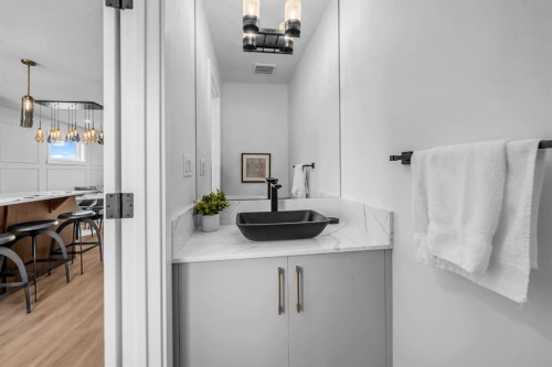 604 Clover Road, Carstairs, AB - Indoor Photo Showing Bathroom