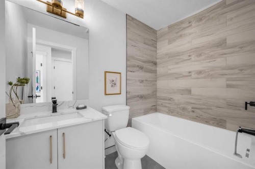 604 Clover Road, Carstairs, AB - Indoor Photo Showing Bathroom