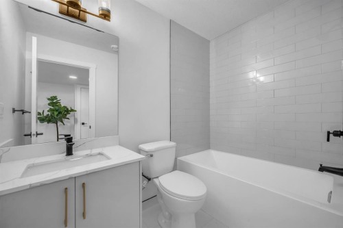 604 Clover Road, Carstairs, AB - Indoor Photo Showing Bathroom