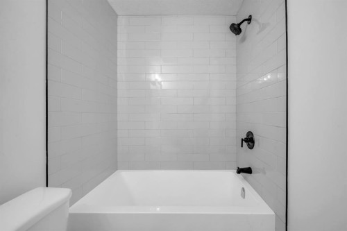 604 Clover Road, Carstairs, AB - Indoor Photo Showing Bathroom