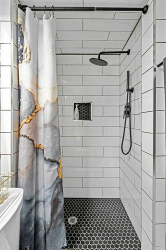 159 Rundlehorn Crescent Ne, Calgary, AB - Indoor Photo Showing Bathroom