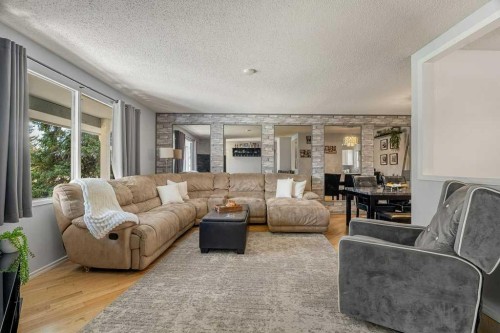 159 Rundlehorn Crescent Ne, Calgary, AB - Indoor Photo Showing Living Room