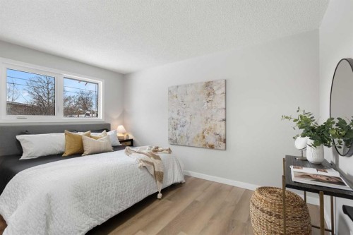 7512 Hunterfield Road Nw, Calgary, AB - Indoor Photo Showing Bedroom