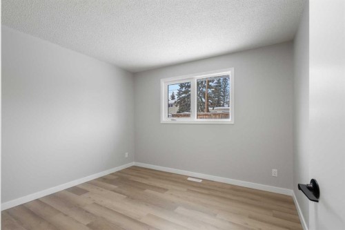 7512 Hunterfield Road Nw, Calgary, AB - Indoor Photo Showing Other Room