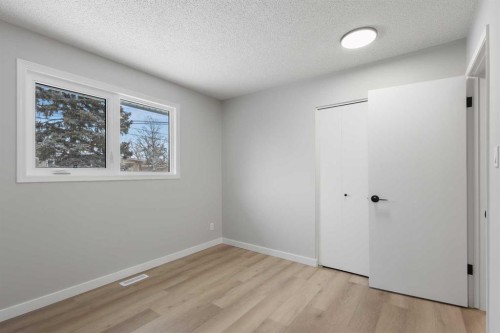 7512 Hunterfield Road Nw, Calgary, AB - Indoor Photo Showing Other Room