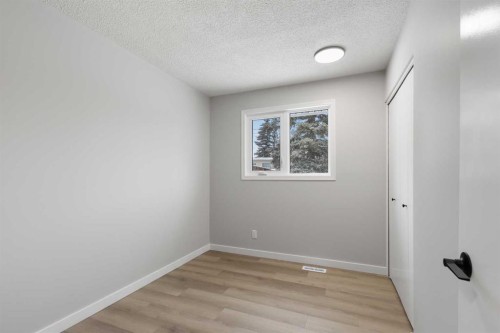 7512 Hunterfield Road Nw, Calgary, AB - Indoor Photo Showing Other Room