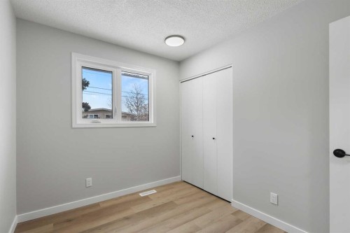 7512 Hunterfield Road Nw, Calgary, AB - Indoor Photo Showing Other Room